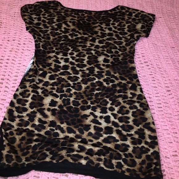 Black shirt with Cheetah on the front - Picture 2 of 3